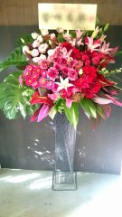 ＃００９珍しい種類のお花を入れて赤、ピンク系スタンド花